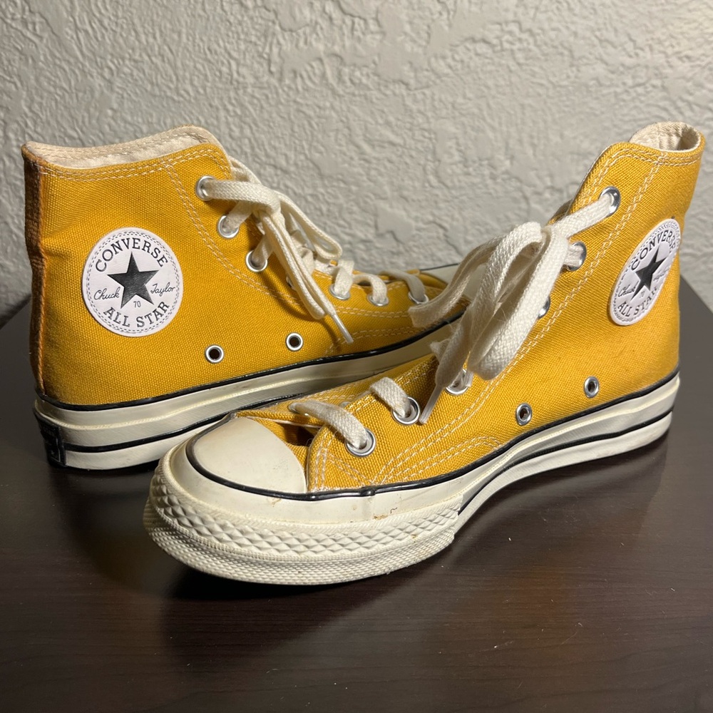 Yellow hightop high top chuck taylor converse in great condition white laces